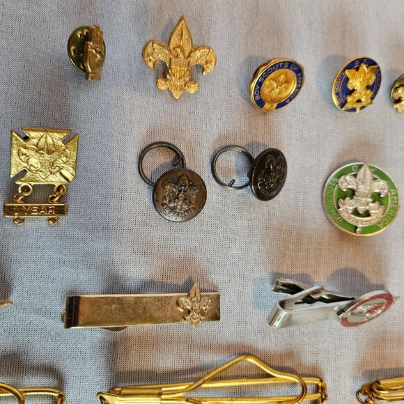 Lot of Vintage (1960s) Boy Scouts of America (BSA) Service Pins 50-Year & Clips - Picture 14 of 15